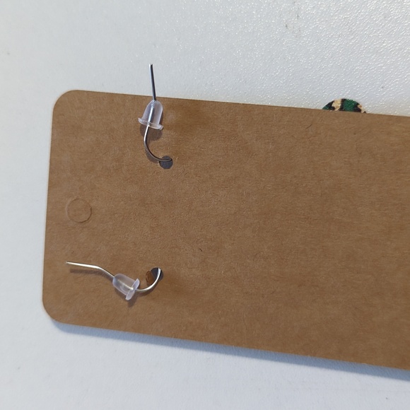 St. Patrick's Day Leopard Accent Earrings - Picture 2 of 4